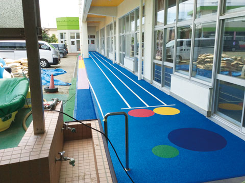 幼稚園の犬走りに施工